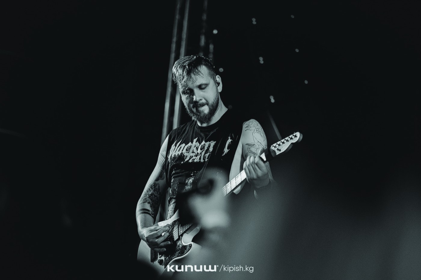 Ilya of NORVI playing guitar